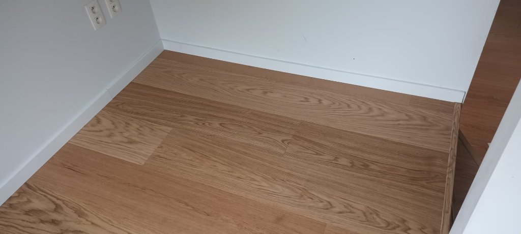 Parket detailafwerking langs muren en hoeken vloerproject Turnhout